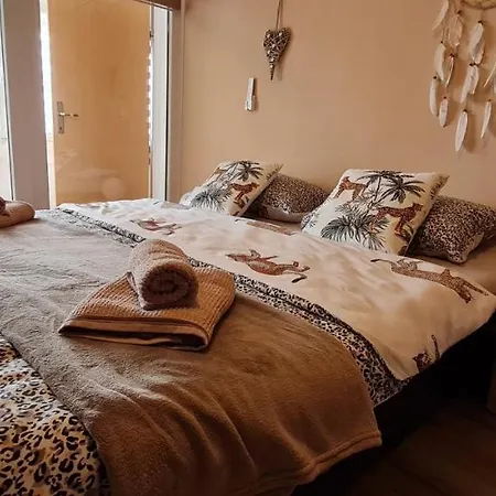 Balcony And Parking, 1min To Shop, Near *