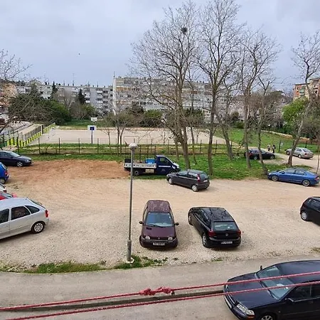 Balcony And Parking, 1min To Shop, Near Apartment Pula