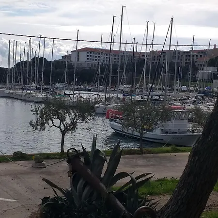 Apartment Balcony And Parking, 1min To Shop, Near Pula