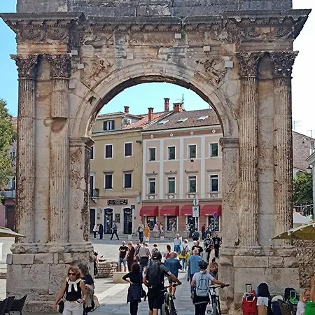 Balcony And Parking, 1min To Shop, Near * Pula