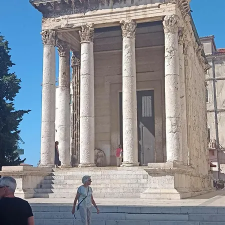 Balcony And Parking, 1min To Shop, Near Apartment Pula
