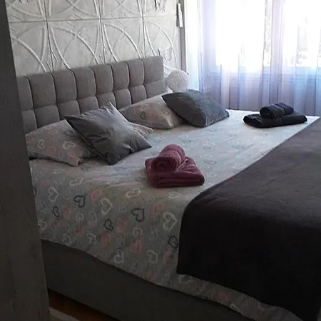 Balcony And Parking, 1min To Shop, Near Apartment *
