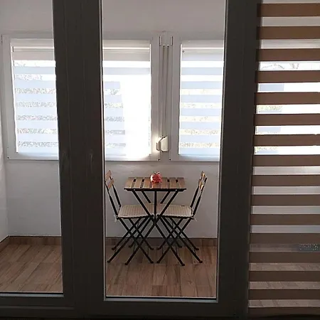 Balcony And Parking, 1min To Shop, Near Apartment Pula