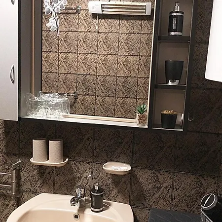 Apartment Balcony And Parking, 1min To Shop, Near