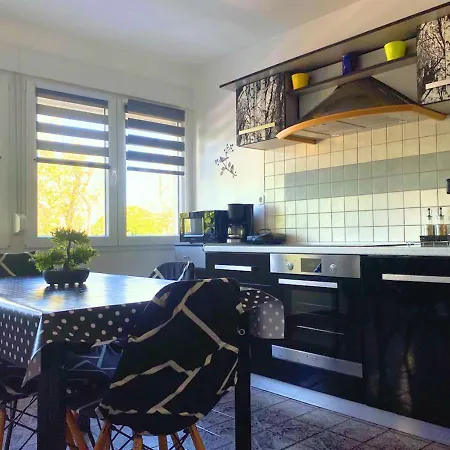 Balcony And Parking, 1min To Shop, Near Apartman