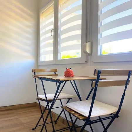 Apartment Balcony And Parking, 1min To Shop, Near *