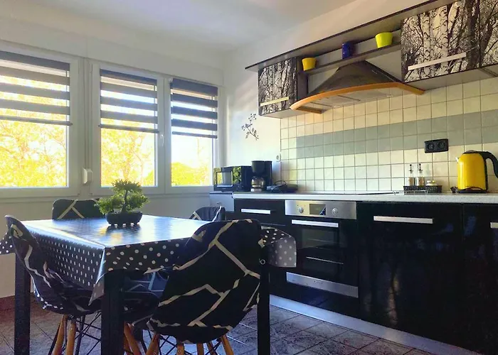 Balcony And Parking, 1min To Shop, Near Daire