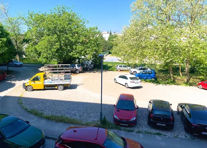 Balcony And Parking, 1min To Shop, Near Lejlighed *