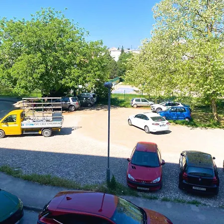 Balcony And Parking, 1min To Shop, Near Apartment *